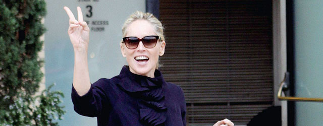 Sharon Stone indossa il cappotto Normaluisa