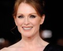 Julianne Moore indossa Giorgio Armani