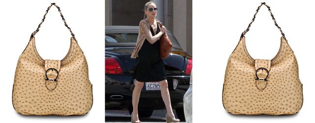 Sharon Stone e la borsa Hobo di Ferragamo