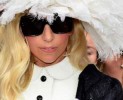 Lady Gaga ci stupisce in Louis Vuitton