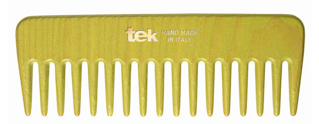 Il pettine in legno naturale che non rovina i capelli bagnati