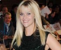L'attrice Reese Witherspoon bellissima in Louis Vuitton